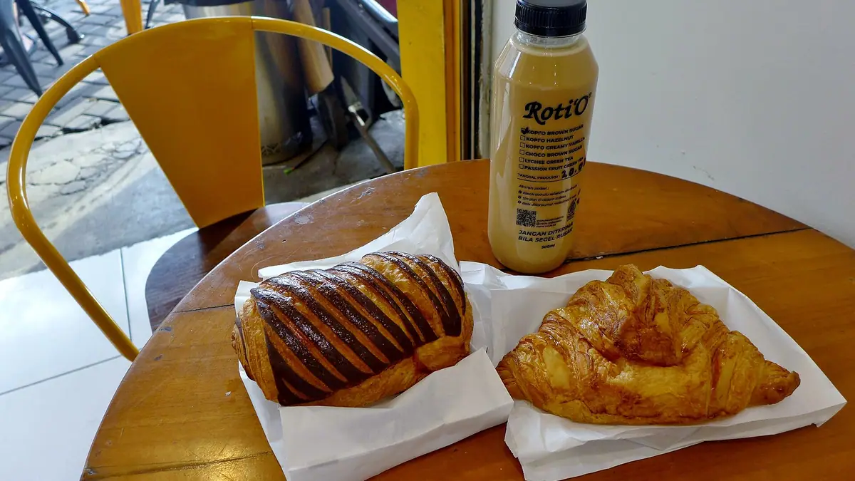Cafe and Bakery – bakery & café in Perivale, London